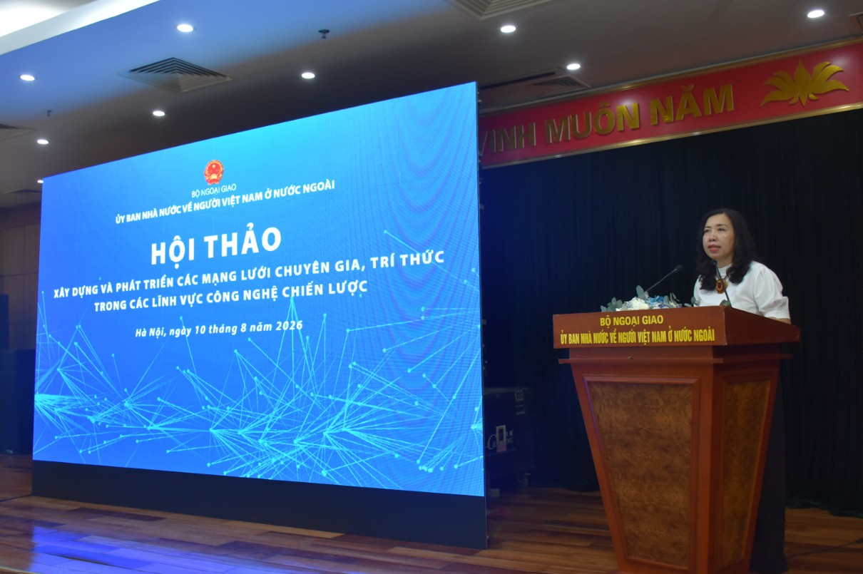 Xây dựng và phát triển các mạng lưới chuyên gia, trí thức trong các lĩnh vực công nghệ chiến lược