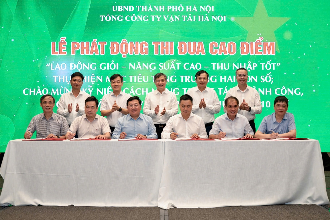 Hà Nội: Phát động thi đua cao điểm nâng cao chất lượng dịch vụ vận tải