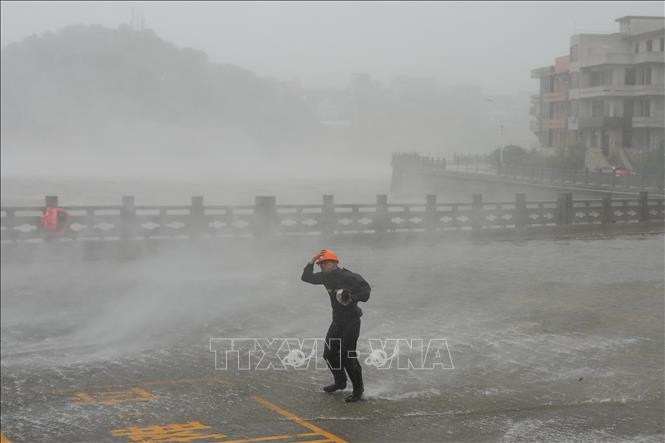 Trung Quốc: Thủ đô Bắc Kinh khẩn trương ứng phó mưa lớn do bão Dolphin