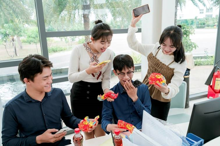 2 người đã trúng 100 triệu đồng nhờ chai nước giải khát, ai sẽ là người thứ 3?