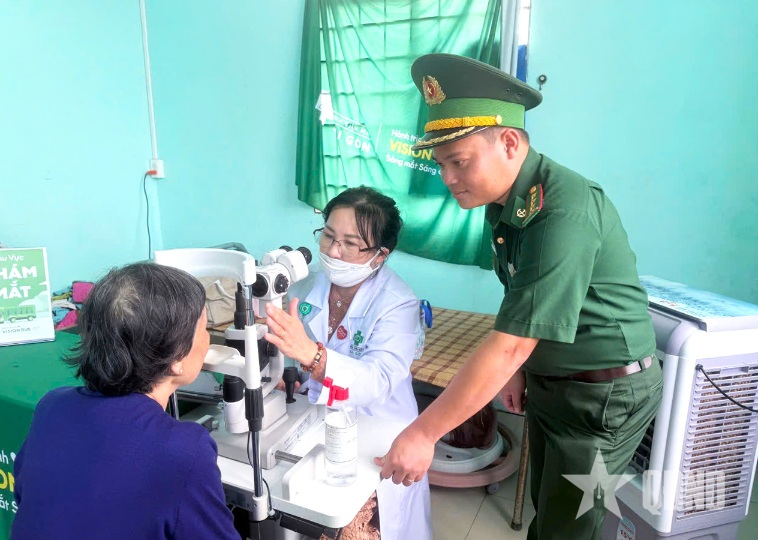 Cà Mau: Khám bệnh, cấp thuốc miễn phí cho 250 người dân nghèo khu vực biên giới
