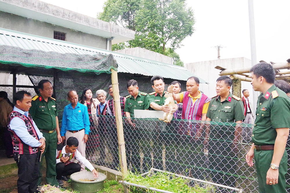 Chung tay giữ vững biên cương
