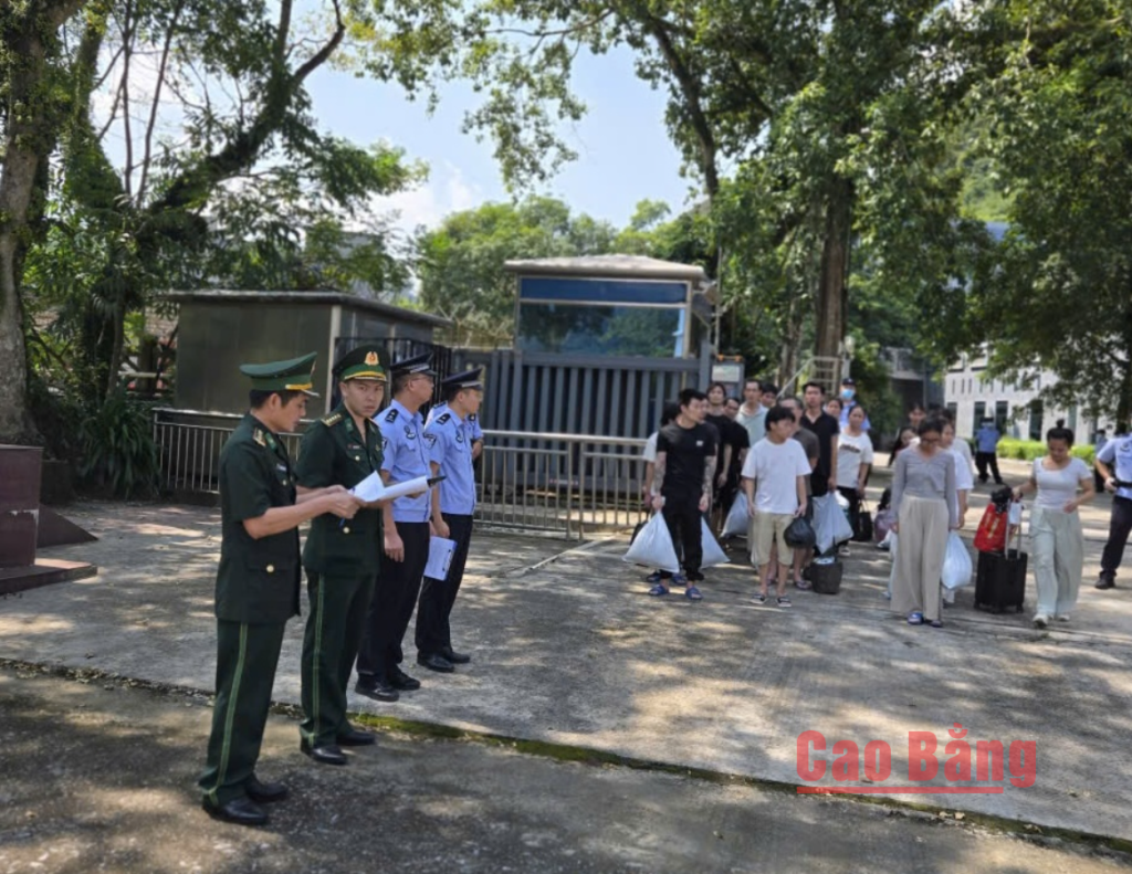 Trao trả công dân xuất, nhập cảnh trái phép