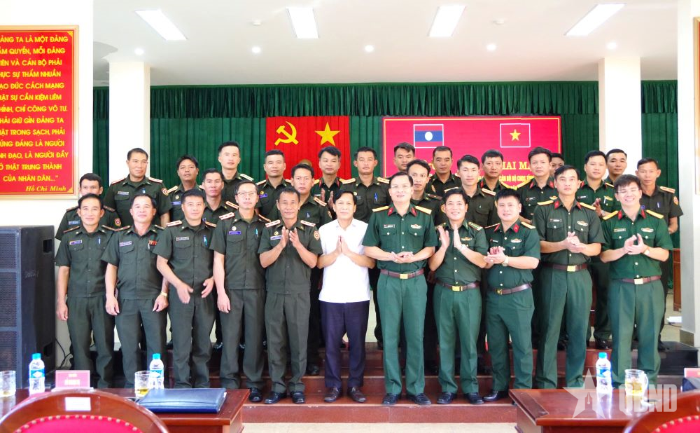 Bộ CHQS tỉnh Hà Tĩnh khai mạc lớp tập huấn cho cán bộ quân sự tỉnh Bolykhamxay (Lào)
