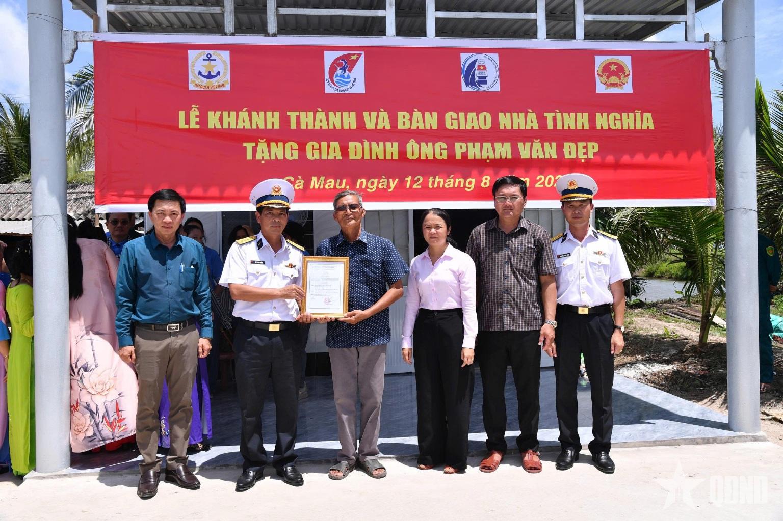 Quân chủng Hải quân khánh thành, bàn giao Nhà tình nghĩa tại tỉnh Cà Mau