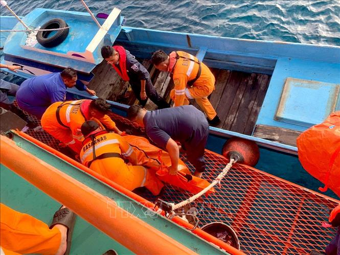 Indonesia giải cứu hơn 100 người trong vụ cháy phà ngoài khơi đảo Bali

