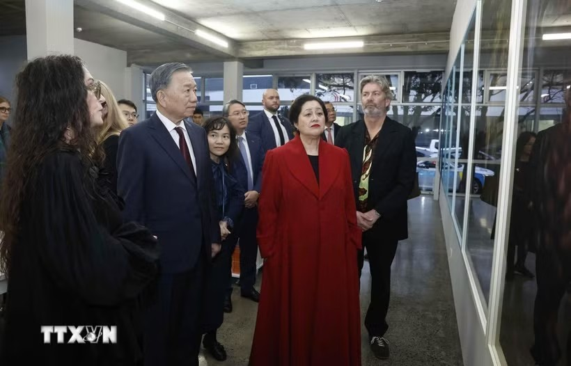 Tổng Bí thư, Chủ tịch nước Tô Lâm và Toàn quyền New Zealand thăm Triển lãm ảnh của nghệ sĩ Fiona Pardington