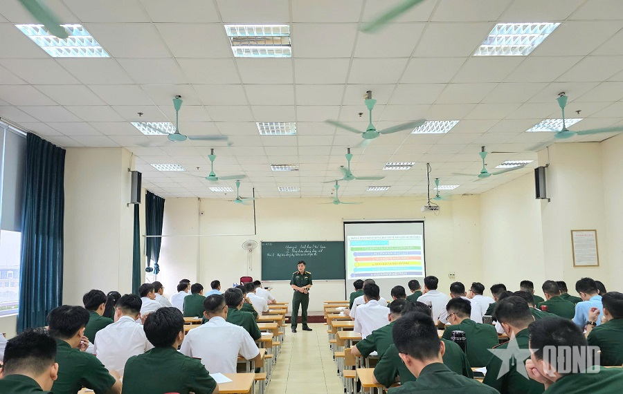 Vững bước trên chặng đường mới