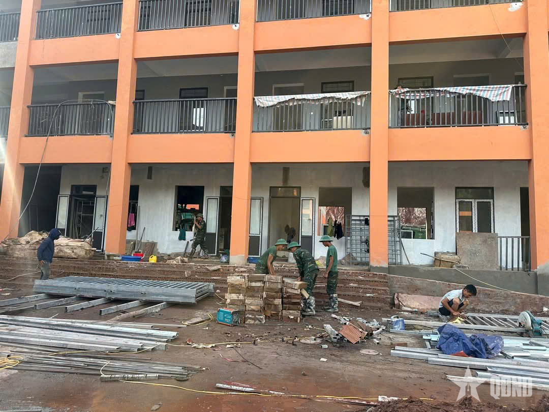 Sư đoàn 355 góp sức dựng trường nơi cực Tây Tổ quốc
