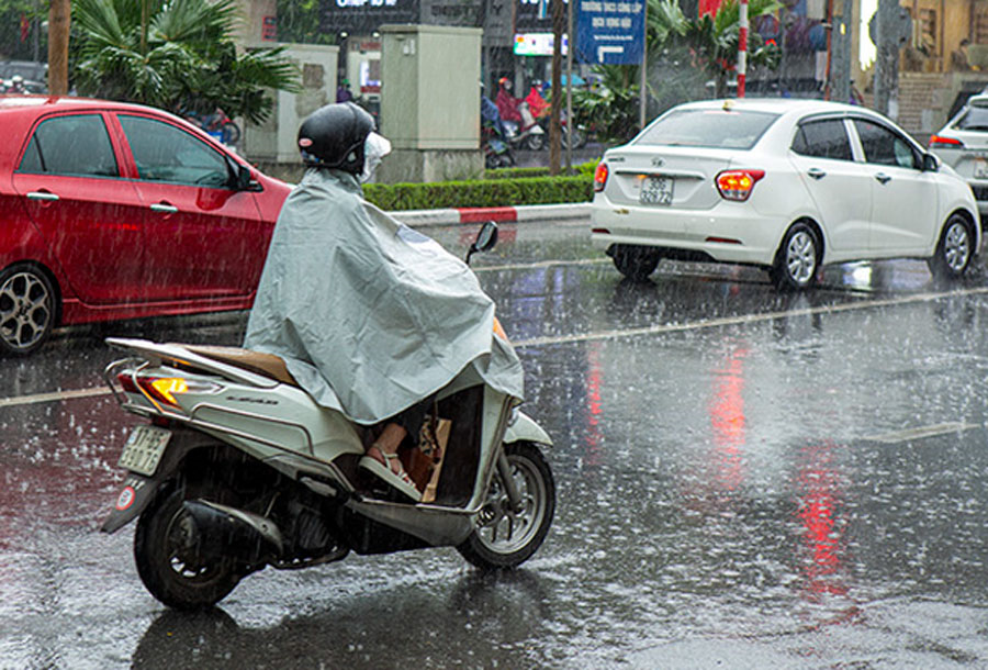 Thời tiết hôm nay (15-8): Khu vực Bắc Bộ có mưa rào và dông rải rác