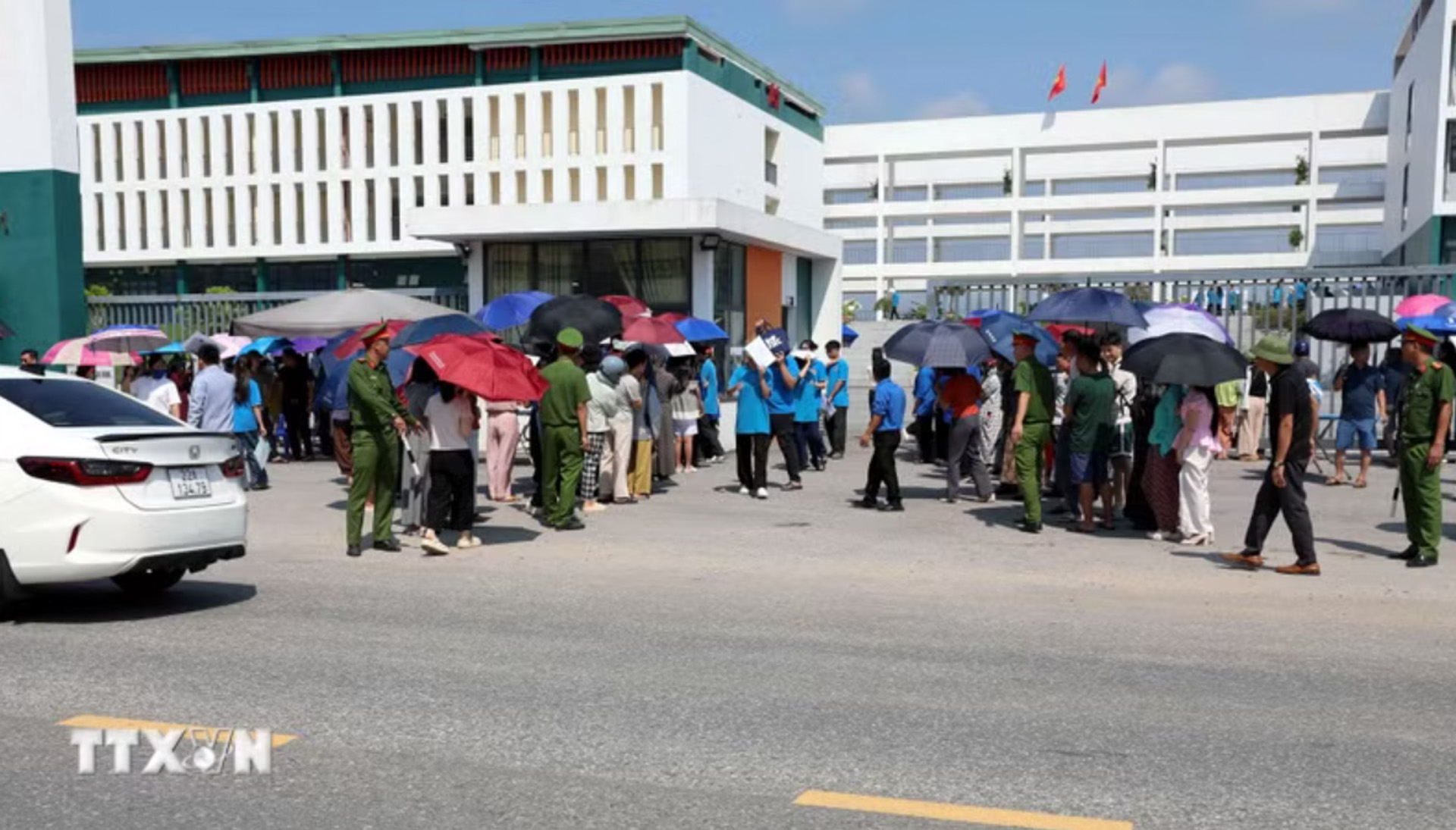 Hoàn thành kỳ thi lại tại điểm thi Trường Trung học Phổ thông Chuyên Tuyên Quang
