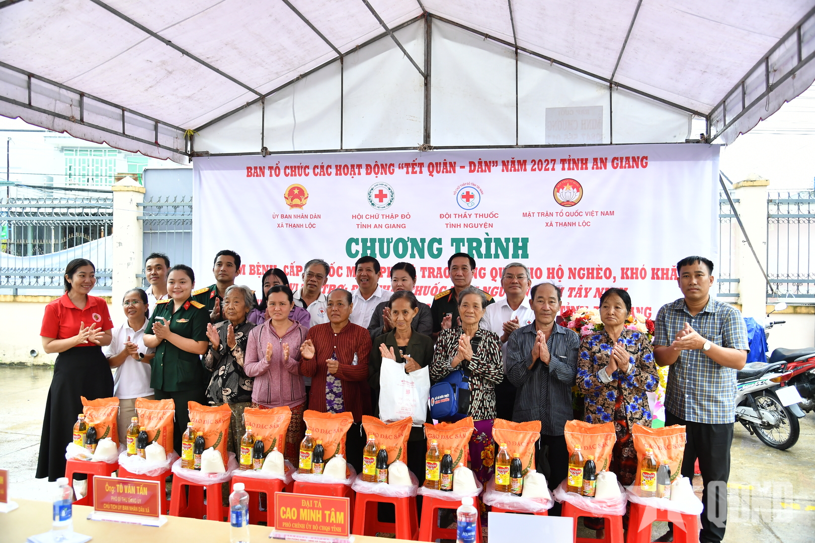 An Giang: Khám bệnh, cấp thuốc, tặng quà hỗ trợ người dân xã Thạnh Lộc