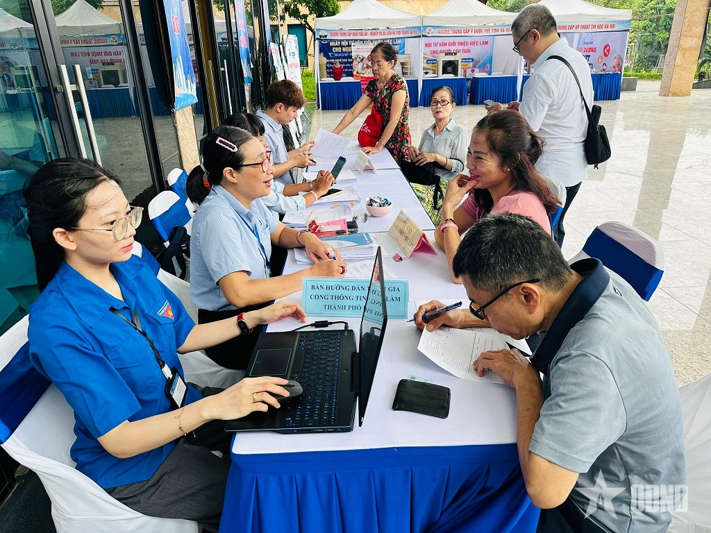 Tìm việc ở người cao tuổi