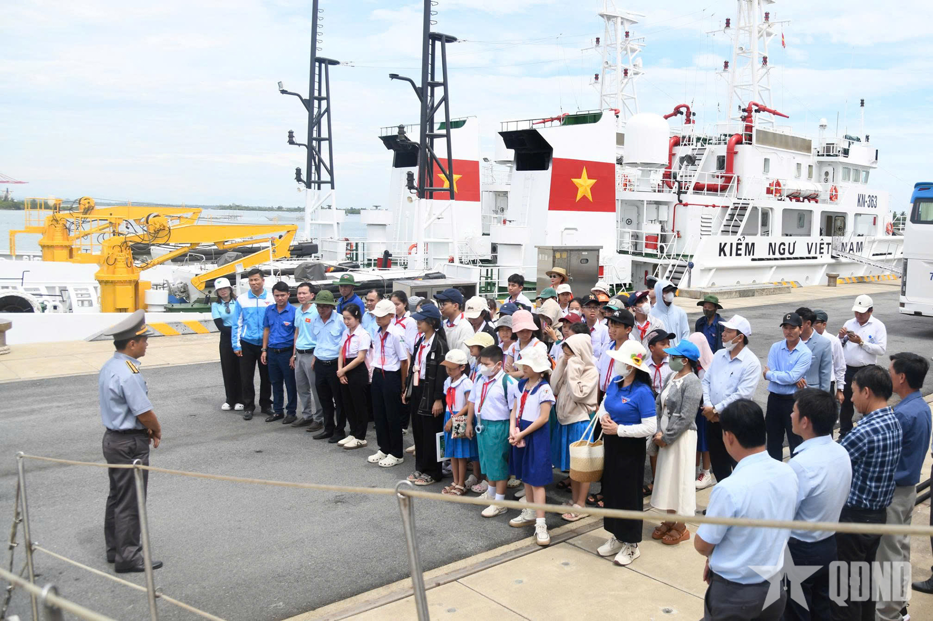 Ươm mầm tình yêu biển, đảo cho thiếu nhi Quảng Ngãi

