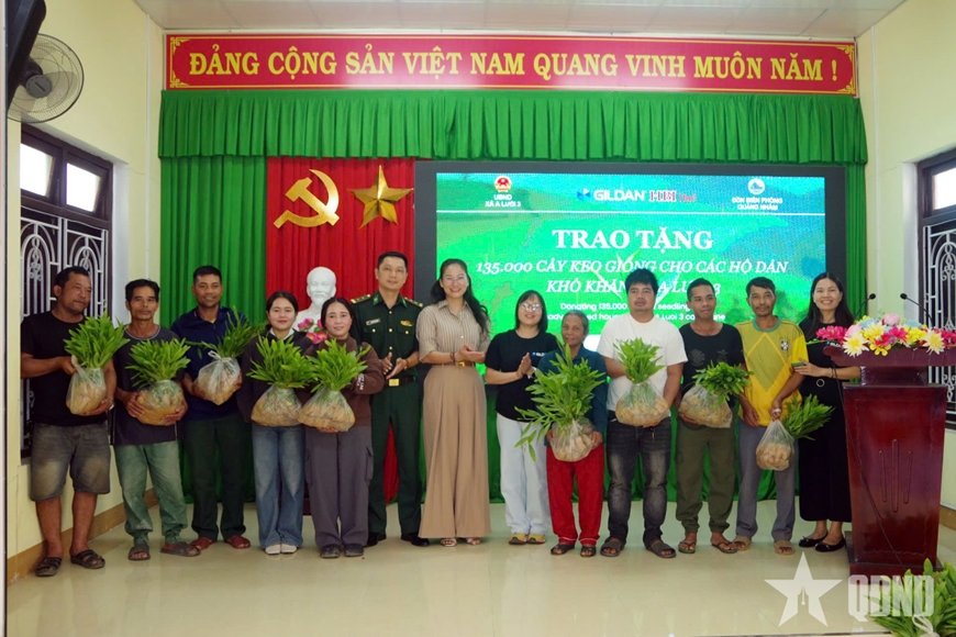 TP Huế: Bộ đội Biên phòng phối hợp trao tặng 135.000 cây keo giống cho người dân xã A Lưới 3