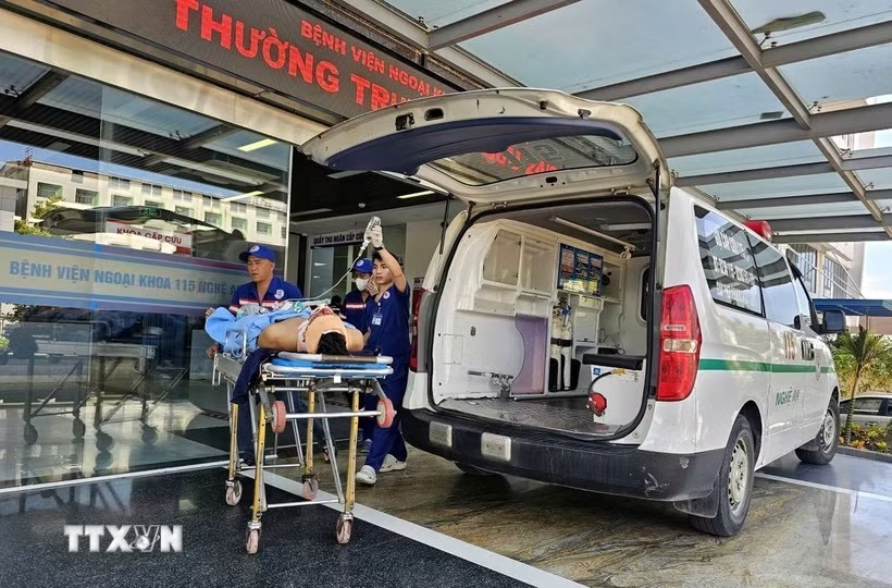 Tai nạn trên cao tốc Diễn Châu - Bãi Vọt: Hơn 20 người được đưa đi cấp cứu 