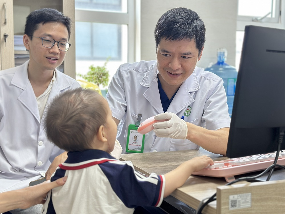 Cứu sống và phục hồi khuôn mặt cho bé trai 26 tháng tuổi bị chó nhà cắn nát vùng hàm mặt