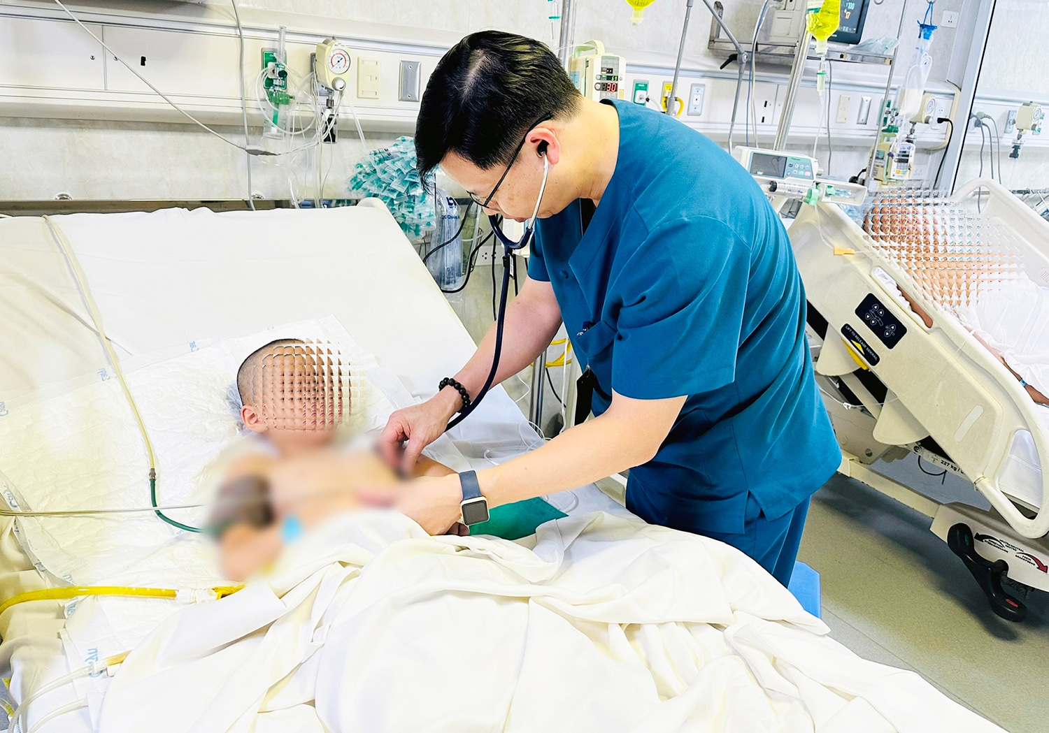 Bệnh viện Hữu nghị Việt Đức cứu sống bệnh nhi bị đa chấn thương nghiêm trọng