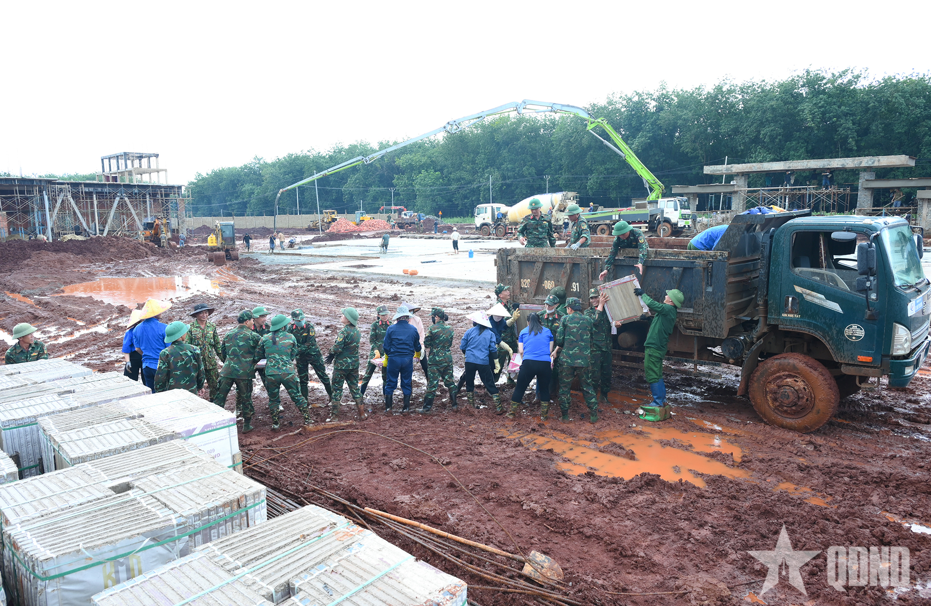 Binh đoàn 15 hỗ trợ đẩy nhanh tiến độ dự án trường phổ thông nội trú tại các xã biên giới