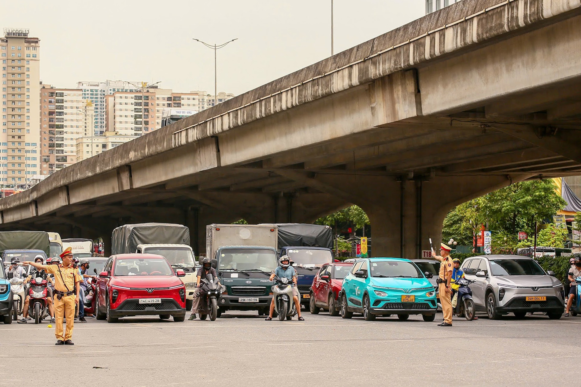 Dừng đúng vạch, chờ đúng đèn - góp phần xây dựng giao thông Thủ đô văn minh