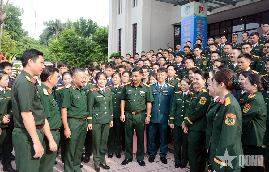 Thượng tướng Lê Quang Minh tổng duyệt chương trình Tổng kết, trao Giải thưởng Tuổi trẻ sáng tạo trong Quân đội lần thứ 26
