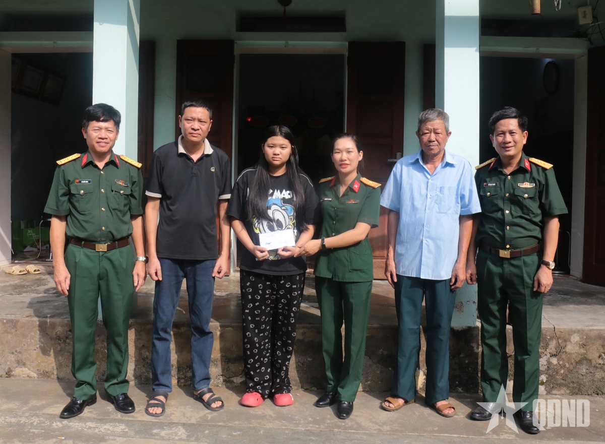 Nghĩa tình với gia đình liệt sĩ