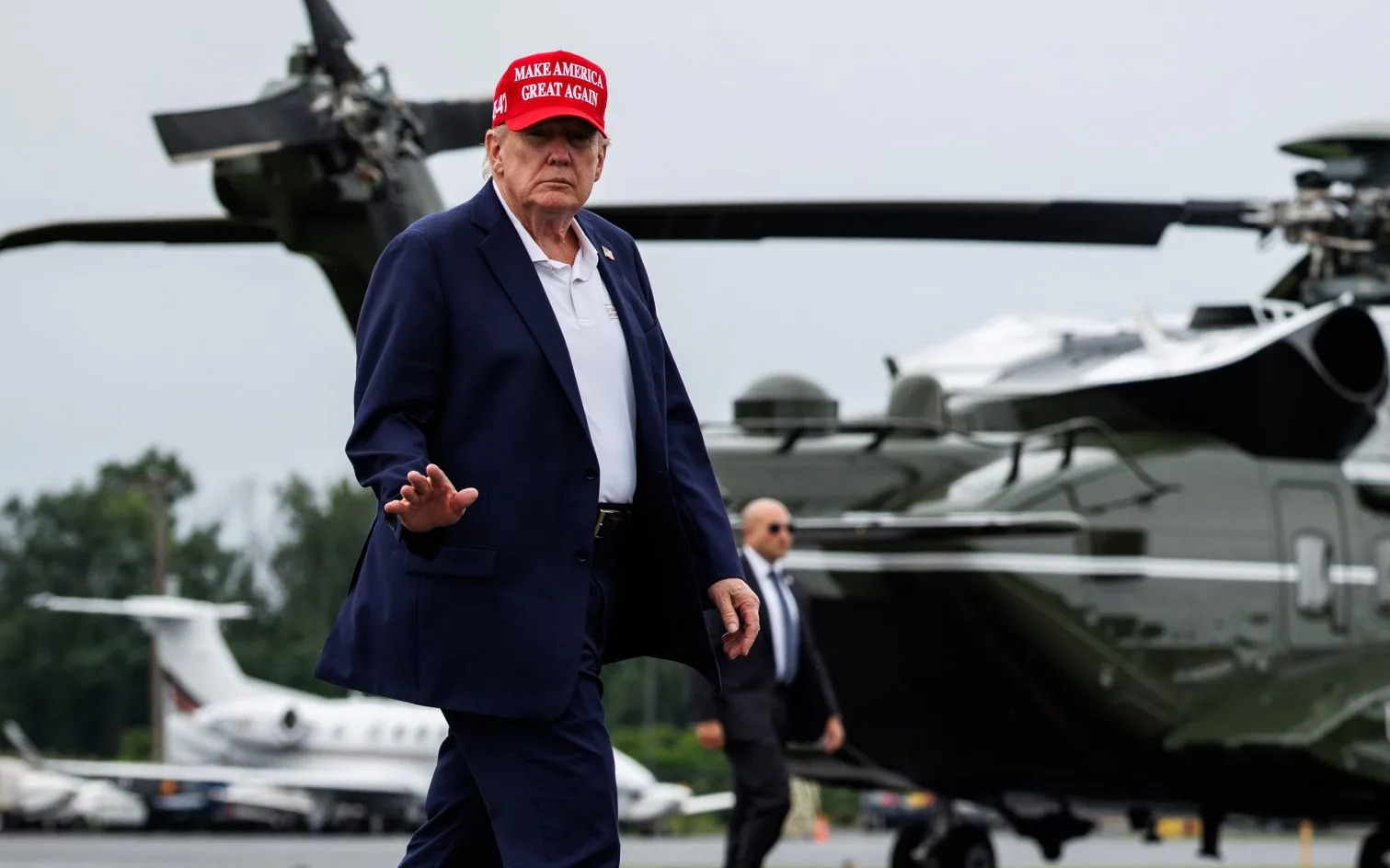 Đàm phán bế tắc, Tổng thống Donald Trump dọa ném bom Oman