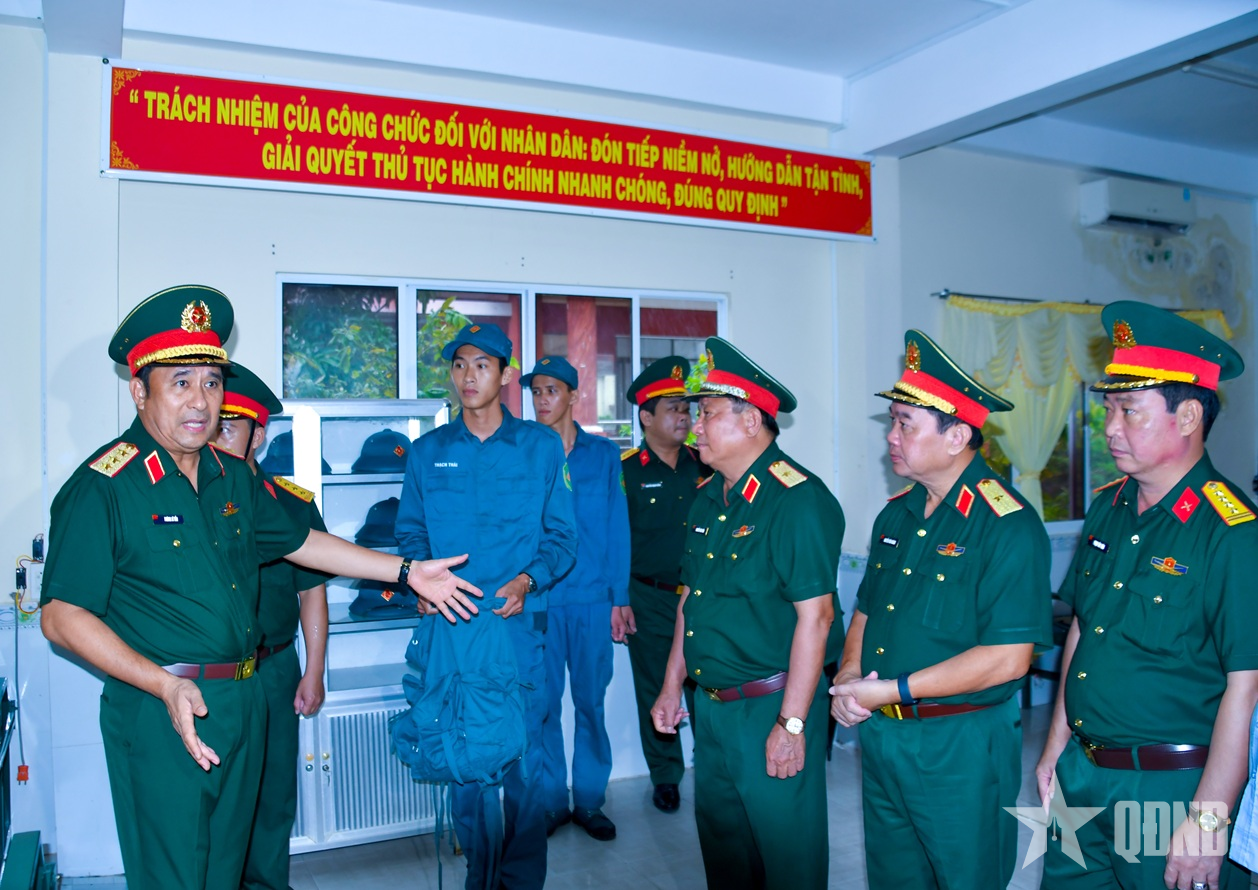 Thượng tướng Phùng Sĩ Tấn thăm, kiểm tra một số đơn vị tại Cà Mau
