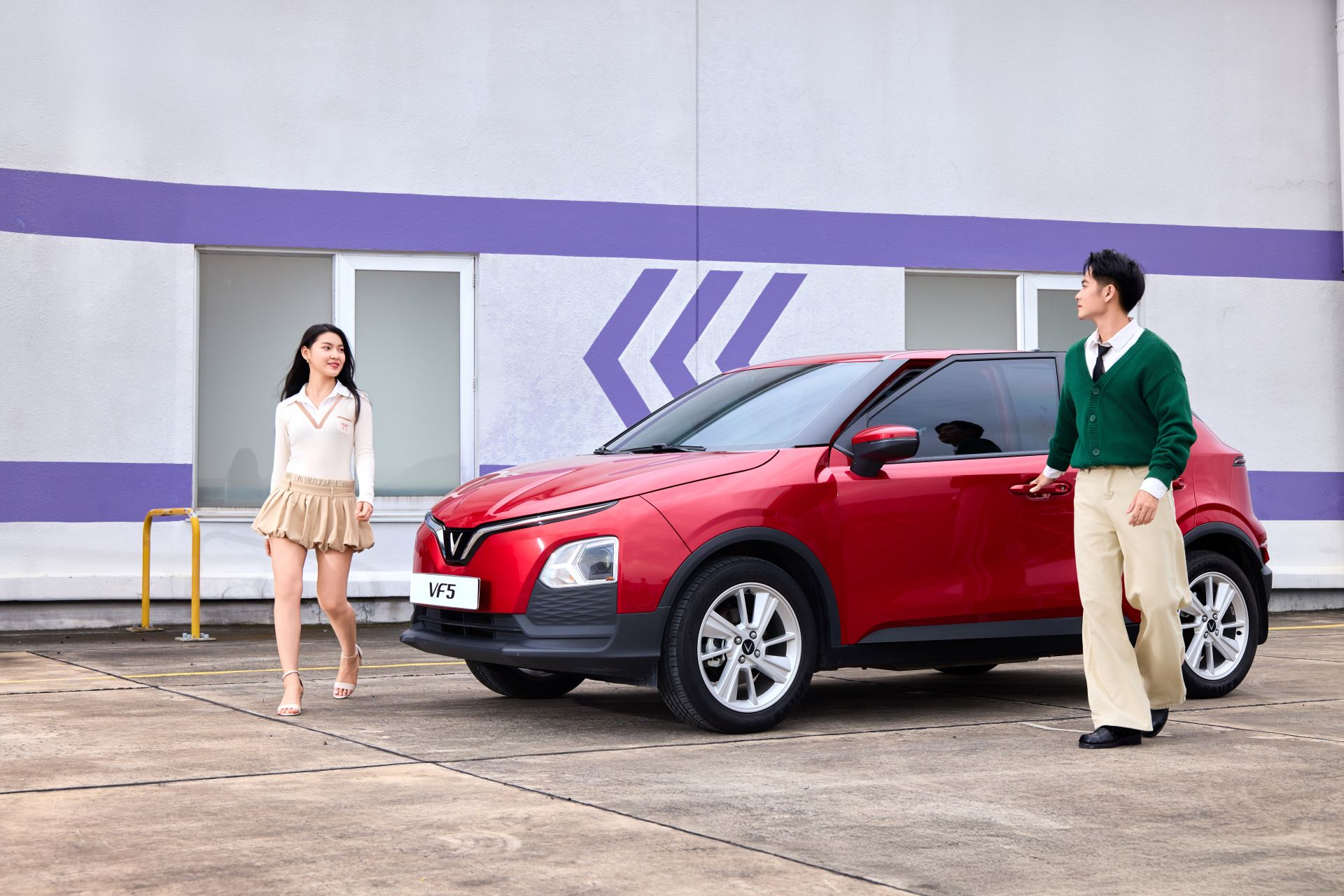 Chủ xe nói về VinFast VF 5: Vừa phục vụ gia đình, vừa kiếm thêm thu nhập mà chi phí vẫn nhẹ