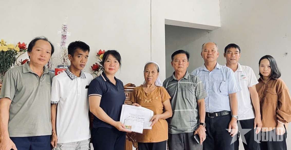 Nặng nghĩa tình với người công nhân làm chè