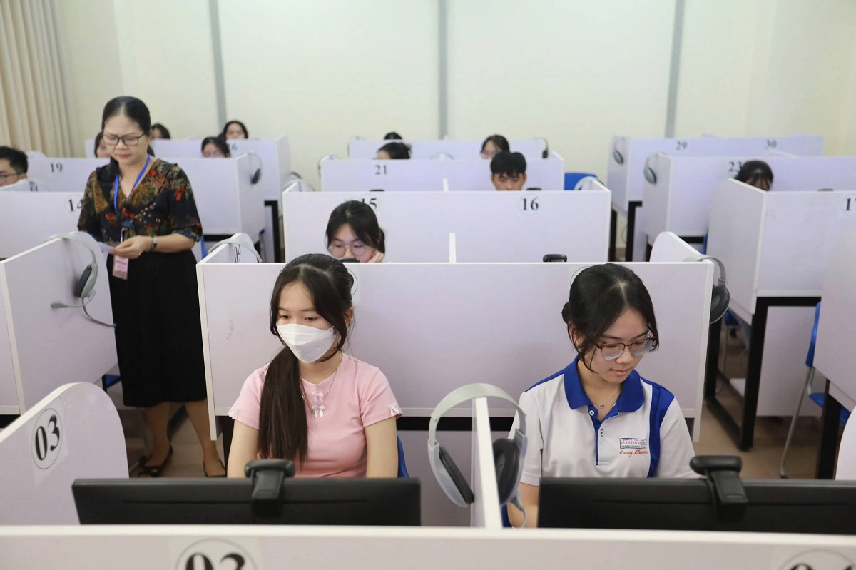 Chuẩn bị điều kiện thí điểm thi tốt nghiệp THPT trên máy tính từ năm 2027