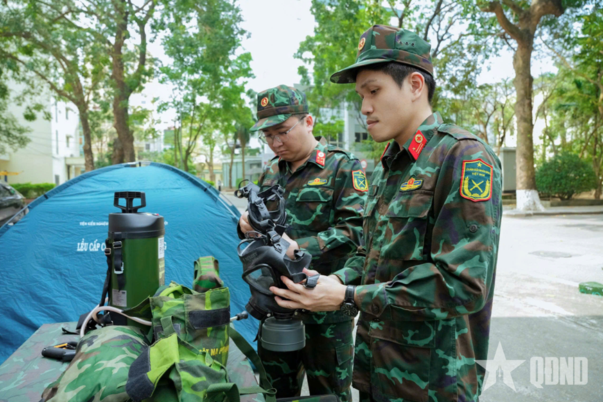 60 năm tận tụy bảo đảm trang bị, vật tư