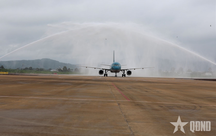 Sân bay Liên Khương nhộn nhịp trong ngày hoạt động trở lại