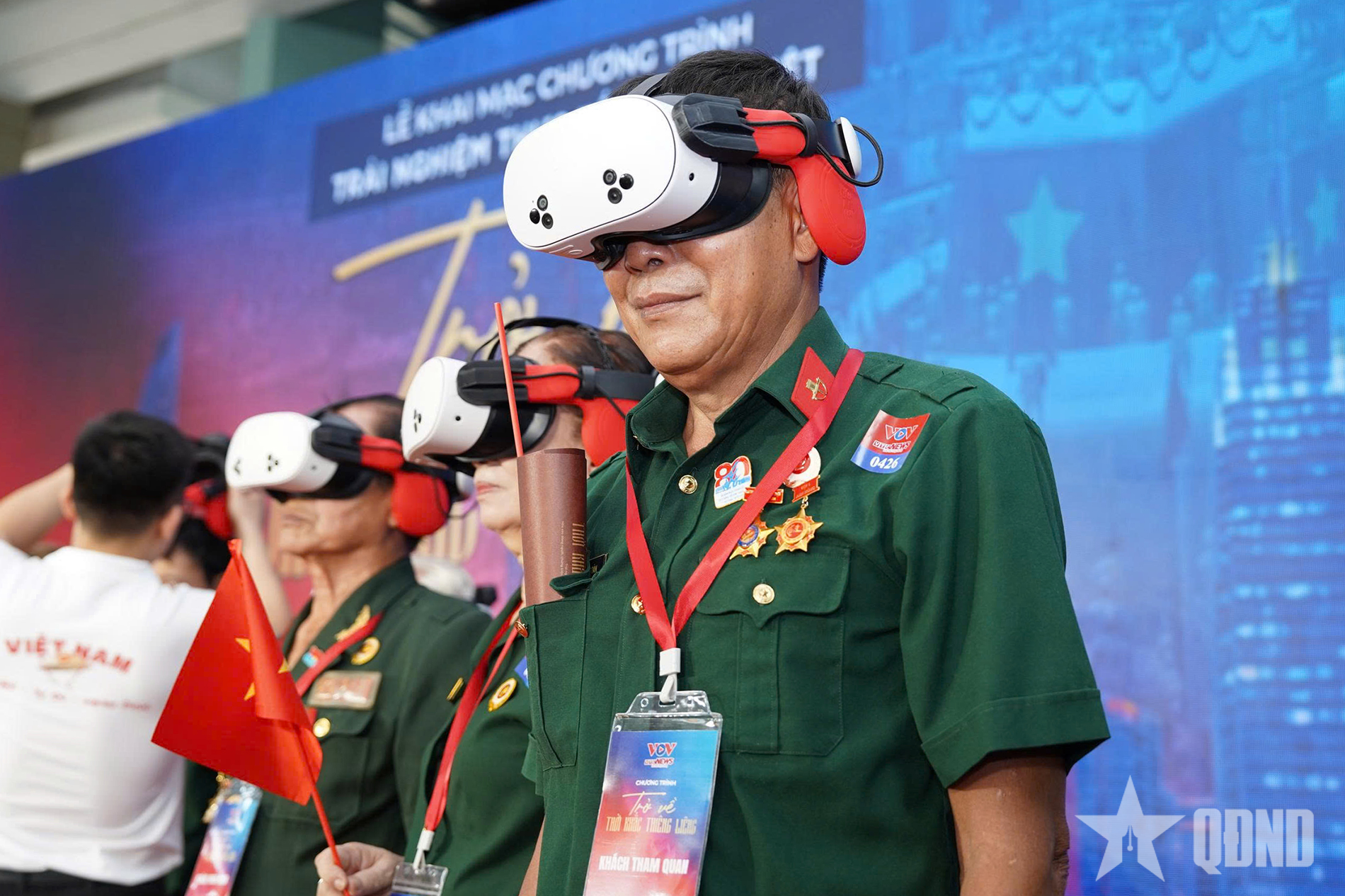 TP Hồ Chí Minh: Tự hào, xúc động chương trình “Trở về thời khắc thiêng liêng” tại Dinh Độc Lập