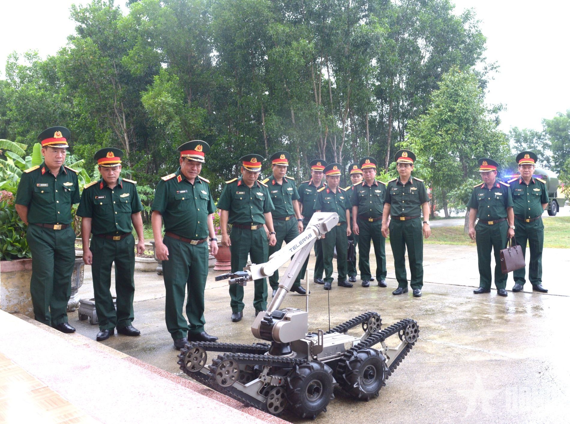 Trung tướng Nguyễn Bá Lực kiểm tra sẵn sàng chiến đấu tại Lữ đoàn 270 và Đoàn Kinh tế - Quốc phòng 516 (Quân khu 5)