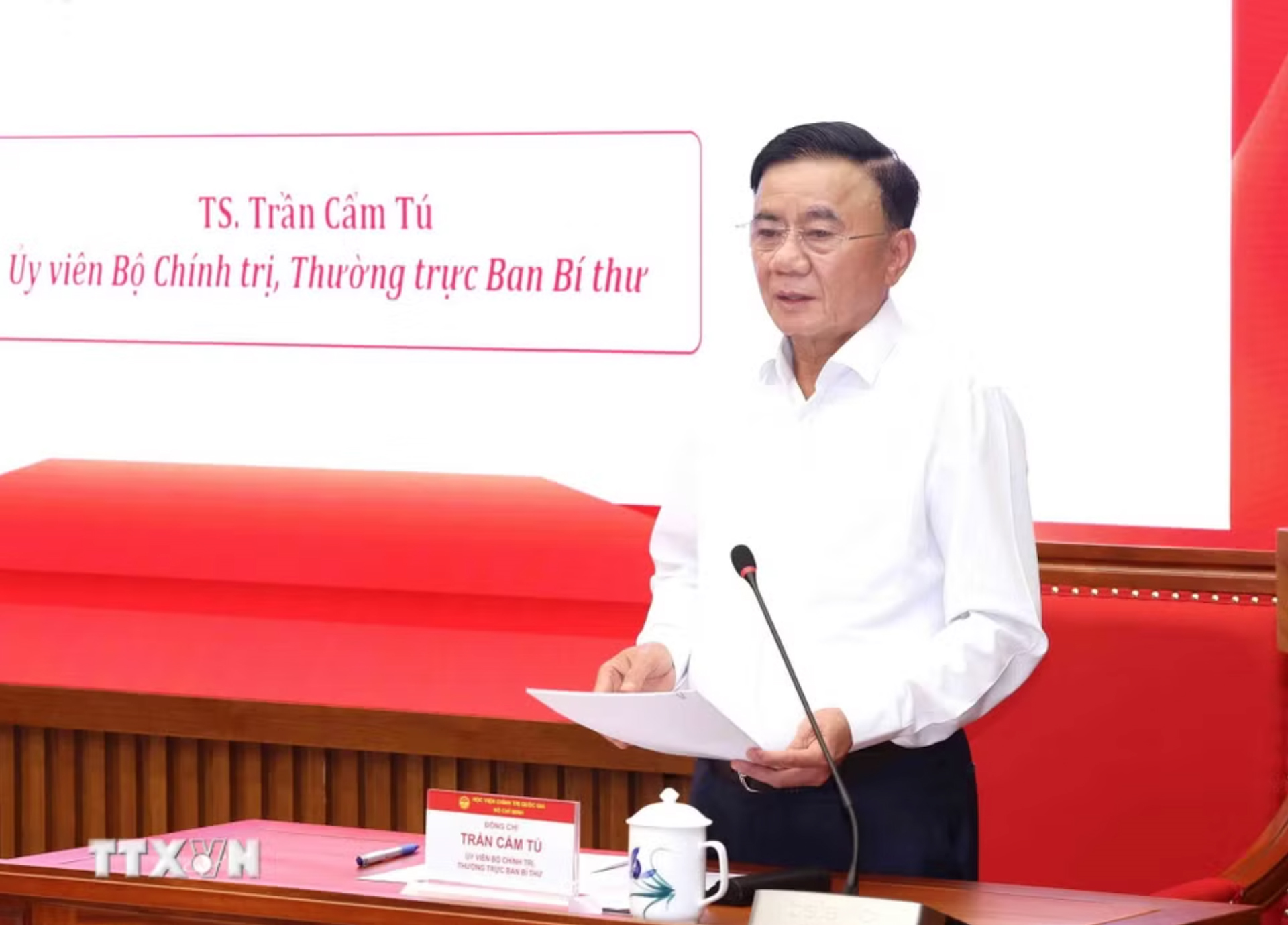 Thường trực Ban Bí thư Trần Cẩm Tú truyền đạt chuyên đề bồi dưỡng kiến thức đối với Ủy viên Trung ương Đảng khóa XIV
