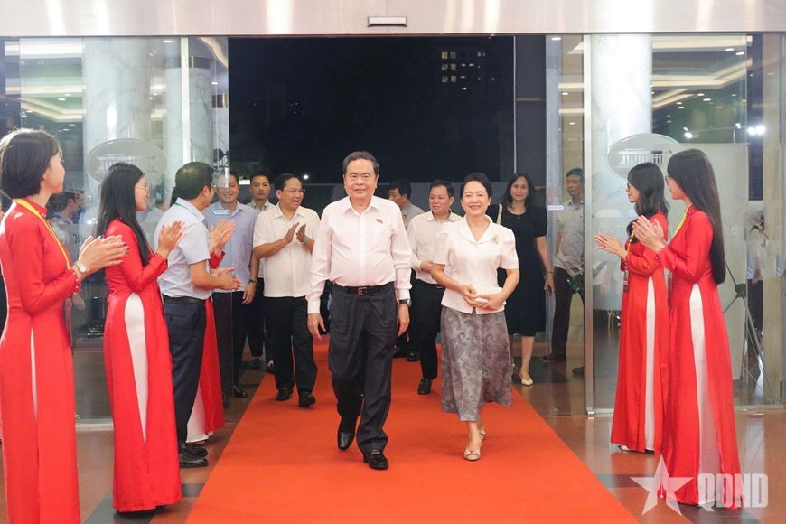 Chủ tịch Quốc hội Trần Thanh Mẫn dự Chương tr&igrave;nh nghệ thuật ch&iacute;nh luận "Nắng Ba Đ&igrave;nh"