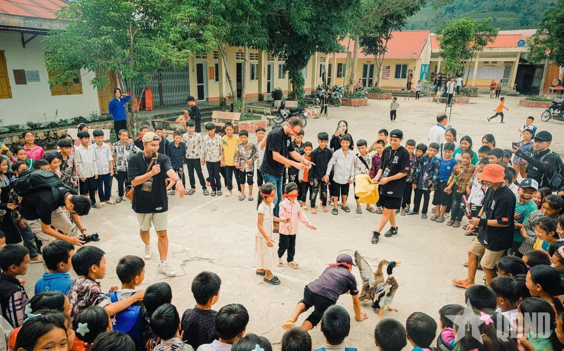 Ghi dấu thanh xuân nơi bản làng