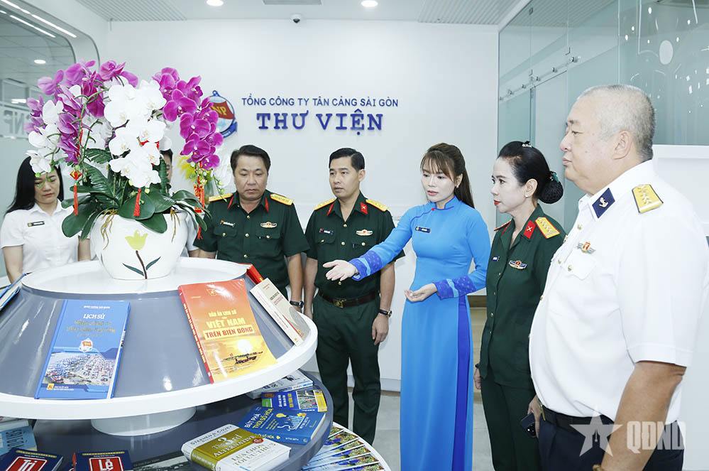 Triển lãm sách “Khơi nguồn biển xanh - vươn tầm thương hiệu - giữ vững chủ quyền”