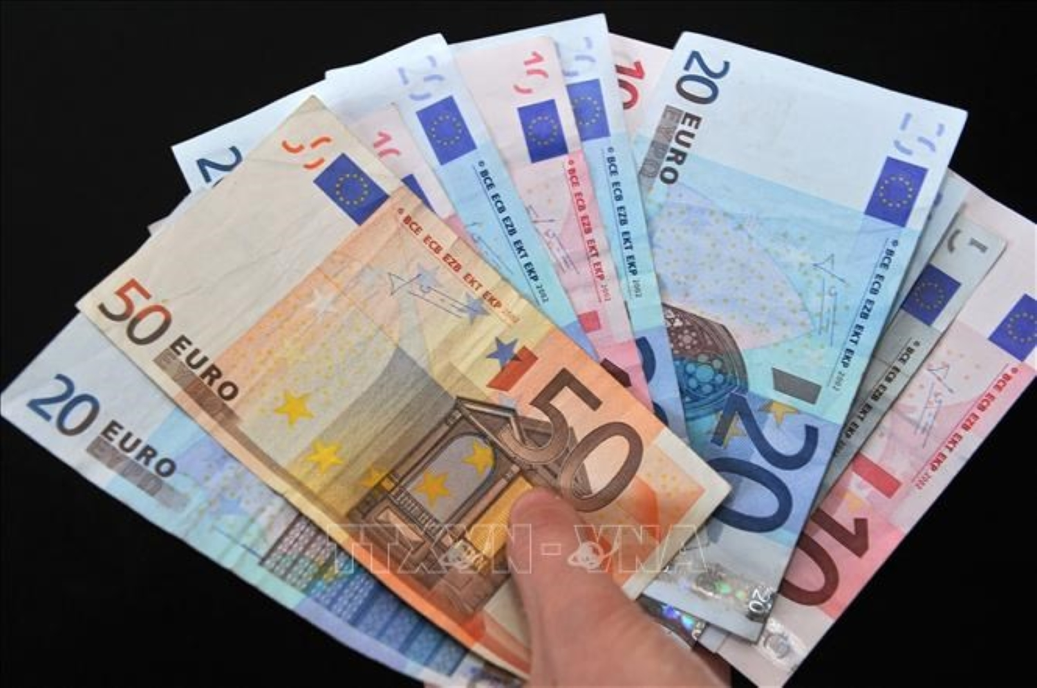 ECB công bố mẫu thiết kế mới cho toàn bộ tiền giấy euro