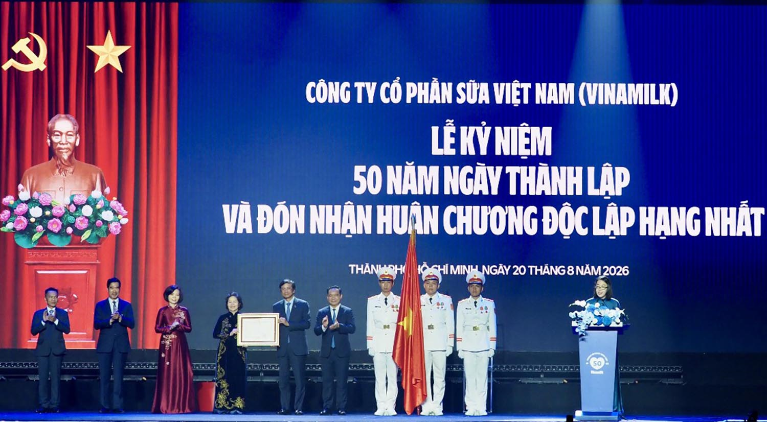Công ty Cổ phần Sữa Việt Nam (Vinamilk) đón nhận Huân chương Độc lập hạng Nhất