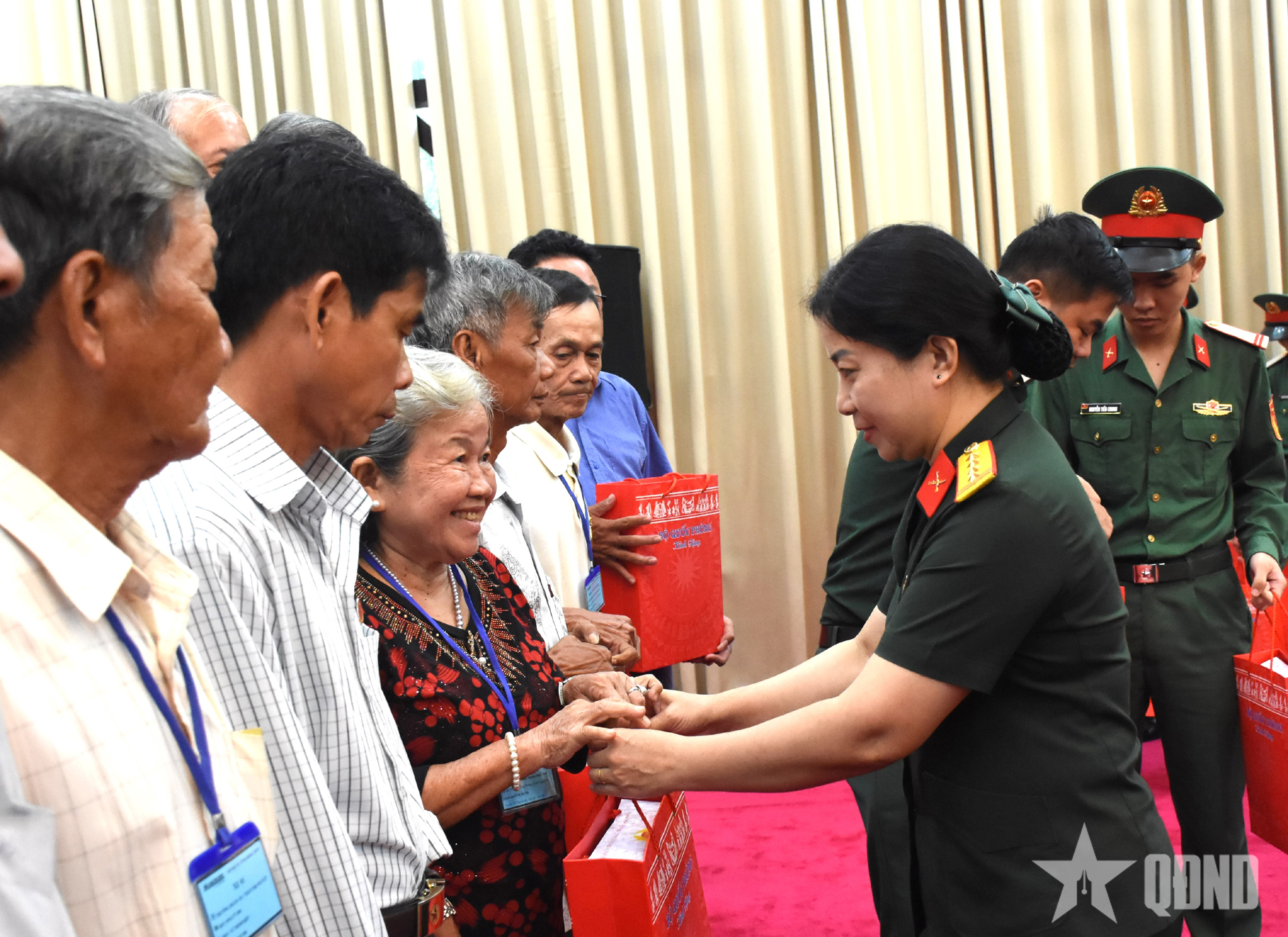 Bộ Quốc phòng gặp mặt đoàn đại biểu người có công với cách mạng tỉnh Đồng Tháp