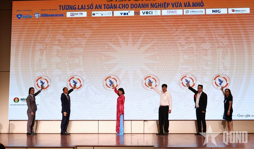 Khai mạc Diễn đàn “Tương lai số an toàn cho doanh nghiệp vừa và nhỏ”