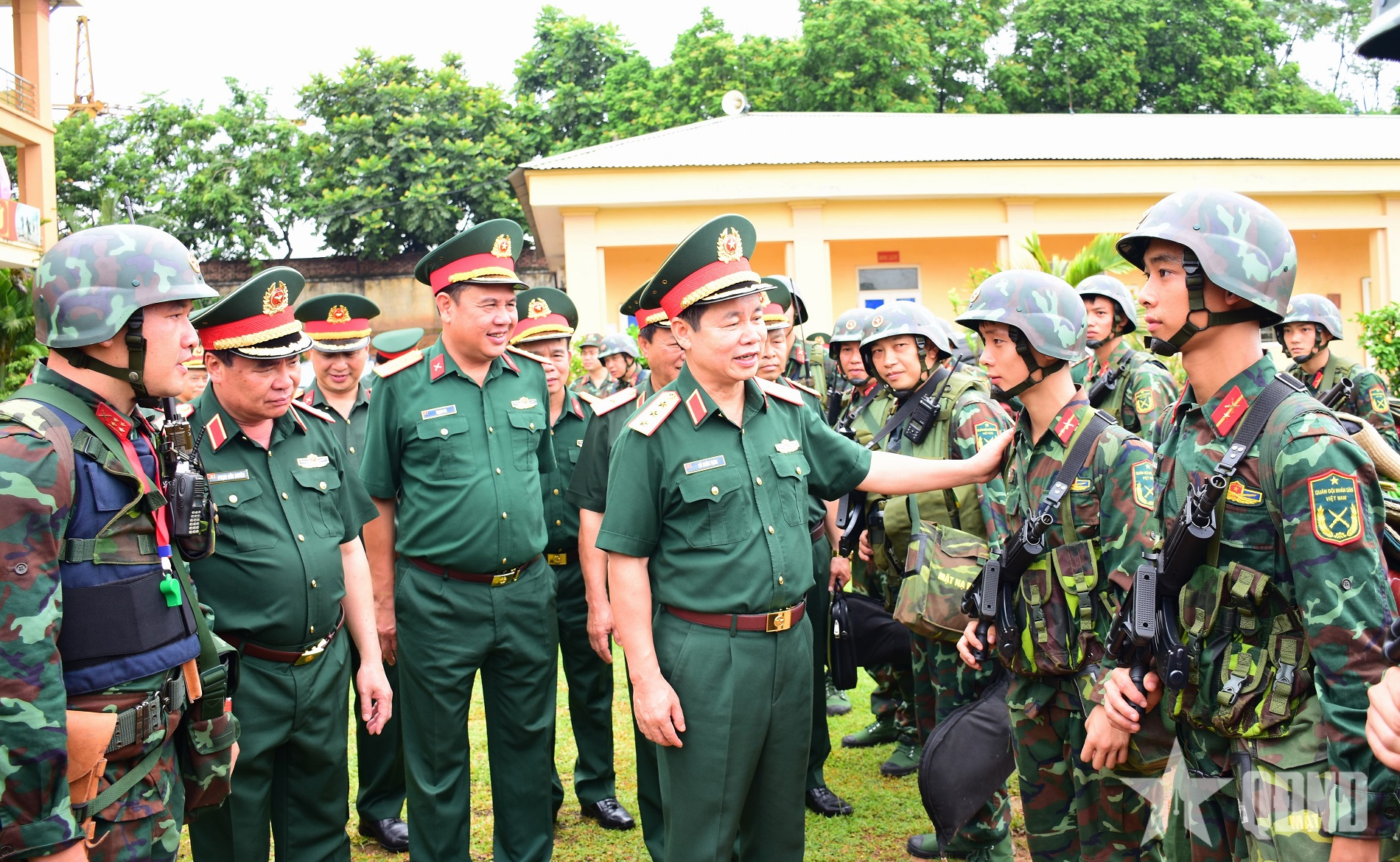 Thượng tướng Đỗ Xuân Tụng kiểm tra sẵn sàng chiến đấu tại Bộ CHQS tỉnh Phú Thọ
