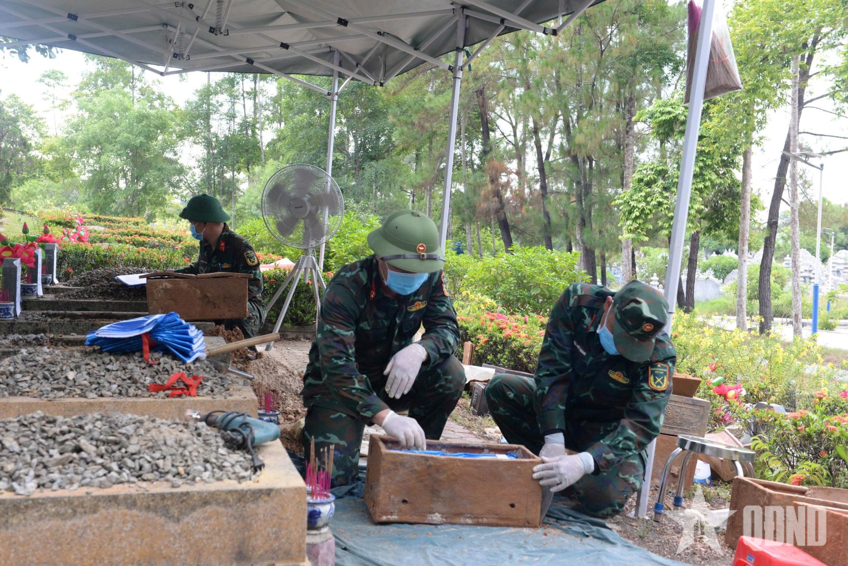 Cẩn trọng từng mẫu sinh phẩm