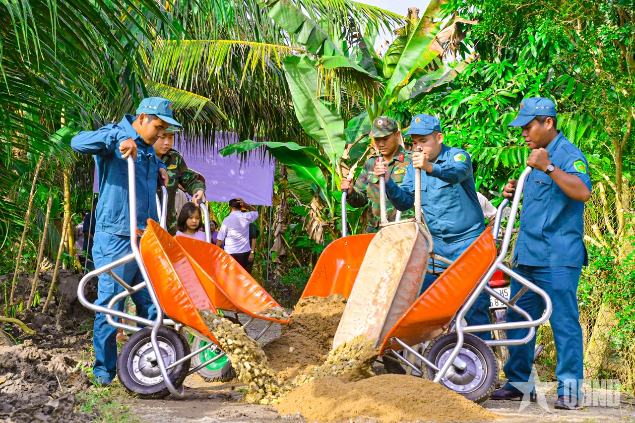 Vĩnh Long: Xây dựng thế trận quốc phòng vững chắc từ cơ sở