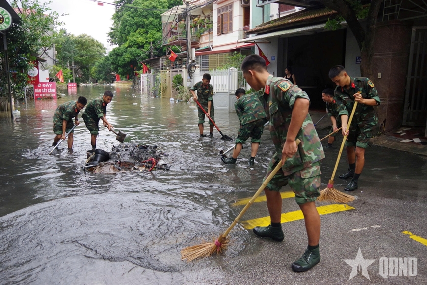 Hàng nghìn cán bộ, chiến sĩ LLVT giúp nhân dân Lạng Sơn khắc phục hậu quả thiên tai