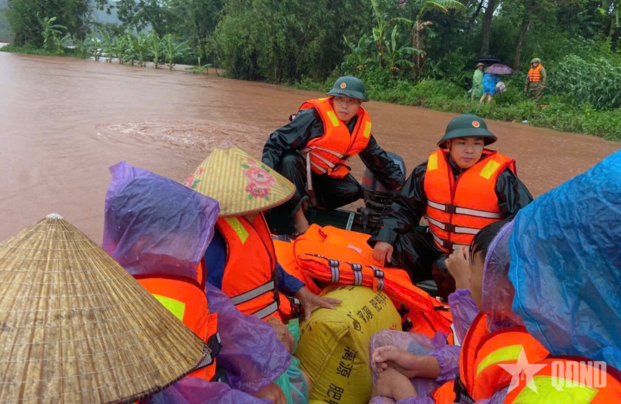 Hàng nghìn cán bộ, chiến sĩ LLVT giúp nhân dân Lạng Sơn khắc phục hậu quả thiên tai