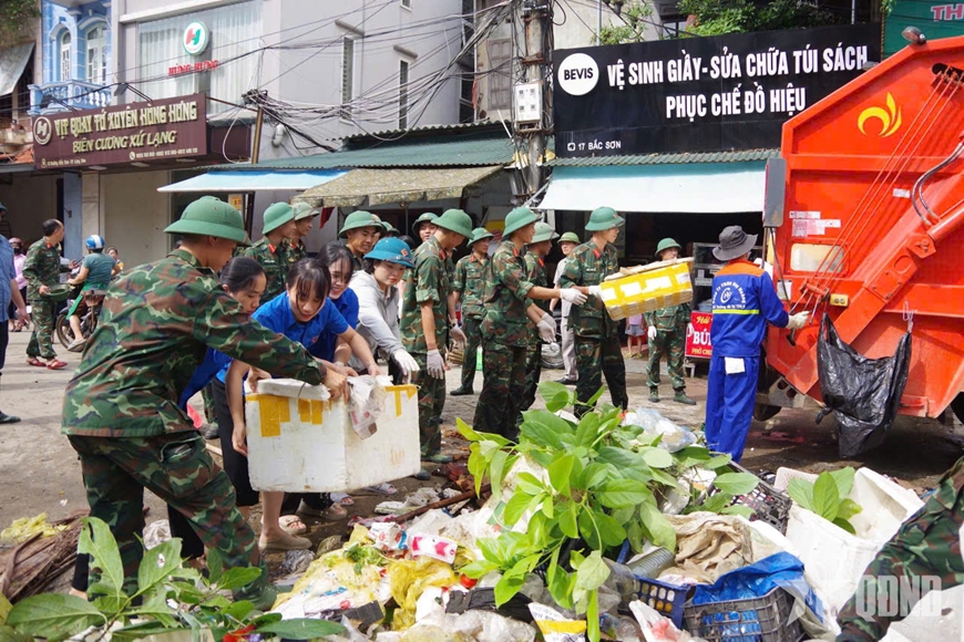 Hàng nghìn cán bộ, chiến sĩ LLVT giúp nhân dân Lạng Sơn khắc phục hậu quả thiên tai