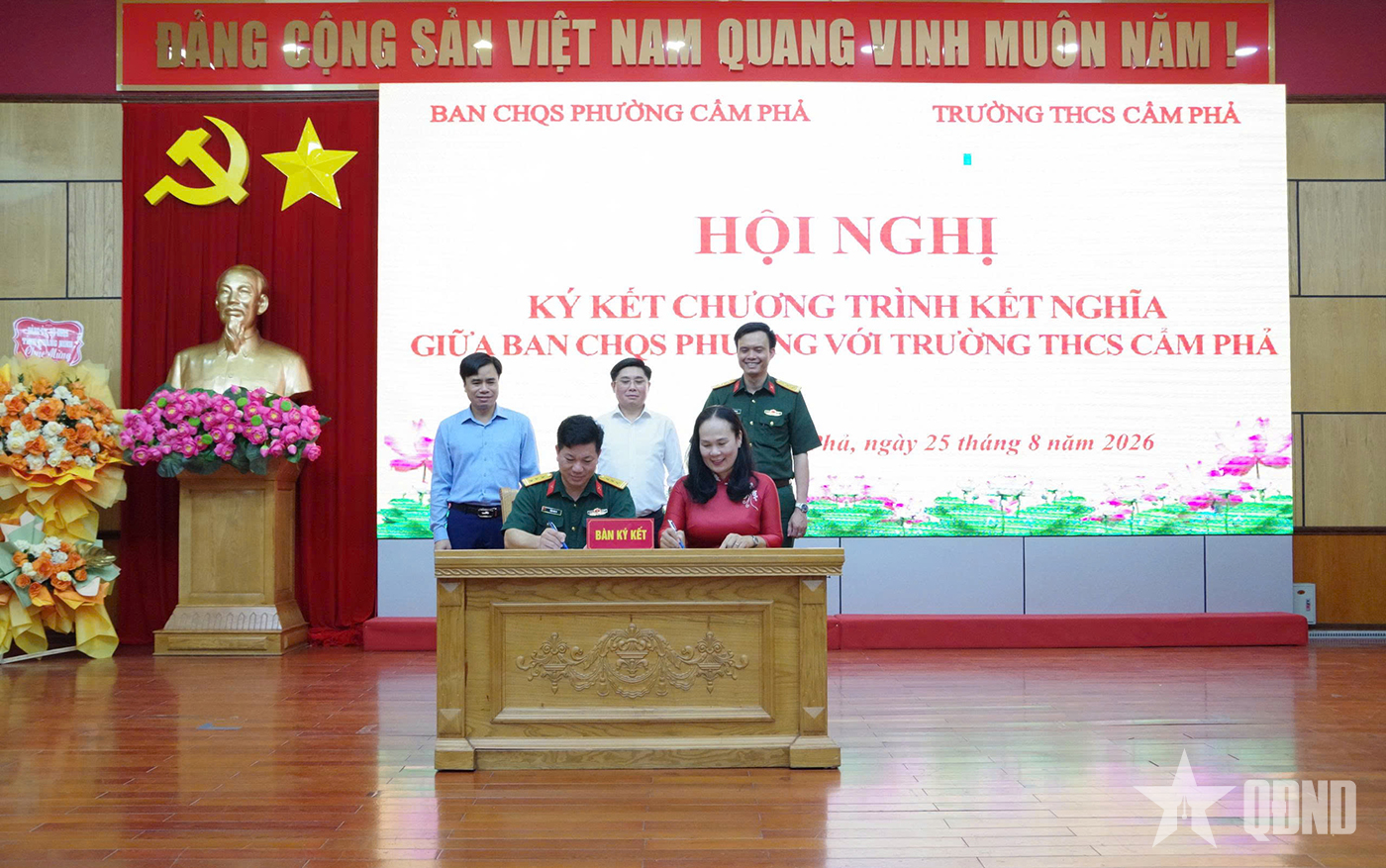 Quảng Ninh: Ban CHQS phường Cẩm Phả và Trường THCS Cẩm Phả tổ chức hoạt động kết nghĩa, phối hợp

